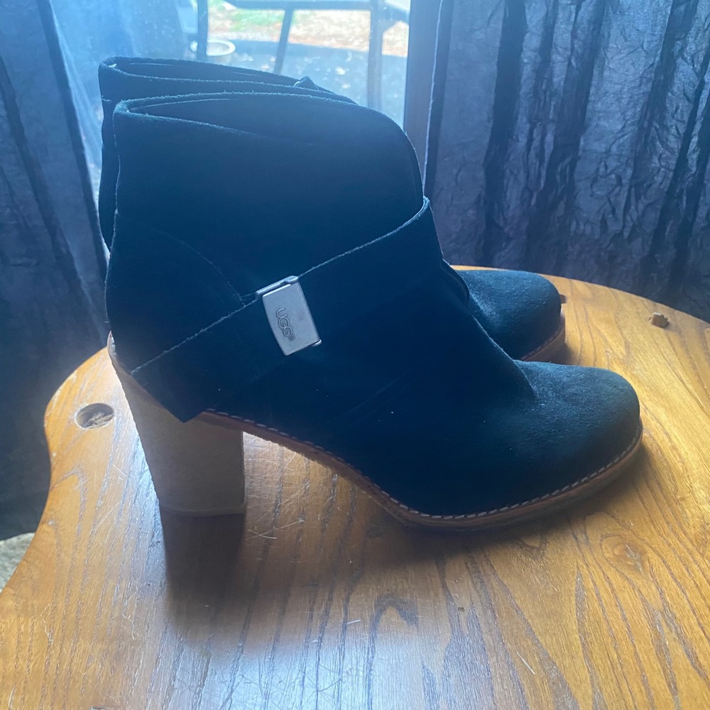 UGG Black Suede Block Heel‎ Ankle Boots Buckle Detail Women's Size 12 - Picture 2 of 7